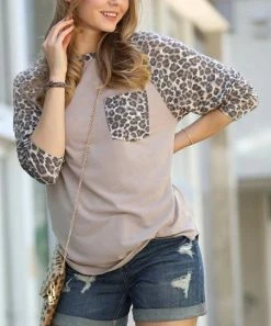 42POPS | Ash Mocha & Black Leopard-Contrast Raglan Patch-Pocket Top - Women