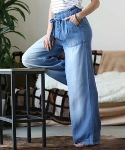 42POPS | Medium Chambray Frayed-Hem Pocket Wide-Leg Paper Bag Jeans - Women