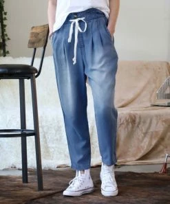 42POPS | Dark Blue Chambray Pleated Paper-Bag Pocket Pants - Women