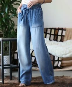 42POPS | Medium Blue Faded Chambray Paper-Bag Pocket Wide-Leg Pants - Women