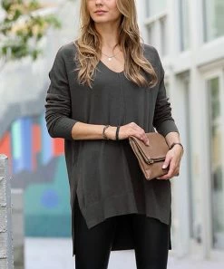 42POPS | Charcoal Front-Seam Side-Slit V-Neck Hi-Low Sweater - Women