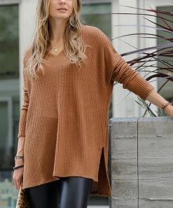 42POPS | Deep Camel Waffle V-Neck Hi-Low Sweater - Women